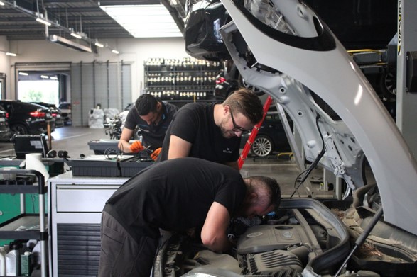 Le Groupe Sellens recrute et forme avec France Travail et l'Afpa 8 Mécaniciens de Maintenance Automobile (H/F)